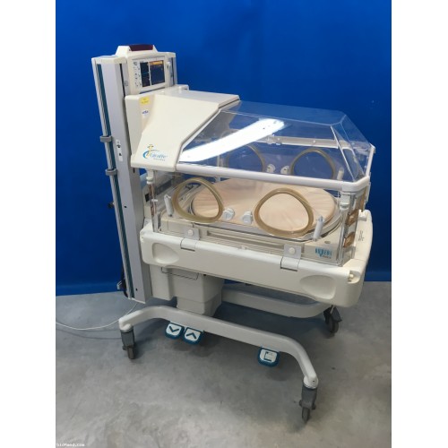 GE Giraffe OmniBed Incubator